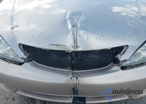 2005 Toyota Camry Le z USA, uszkodzony, nr VIN 4T1BE32K35U097037